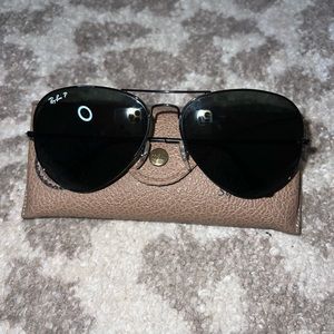 Ray-Ban Aviator Polarized Classic Sunglasses. 62 MM